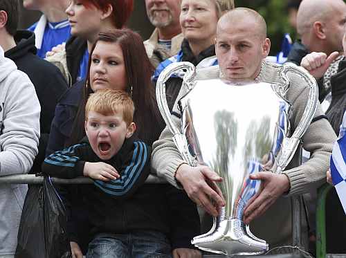 Chelsea football club fans wait for the victory parade bus, after the team arrived from their Champions League victory against Bayern Munich