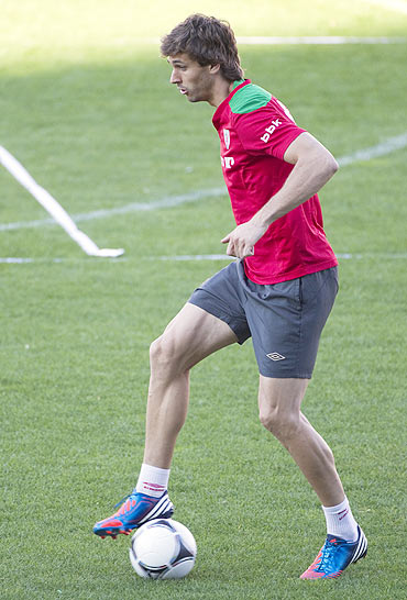 Athletic Bilbao's Fernando Llorente attends a training session at Vicente Calderon stadium in Madrid on Thursday