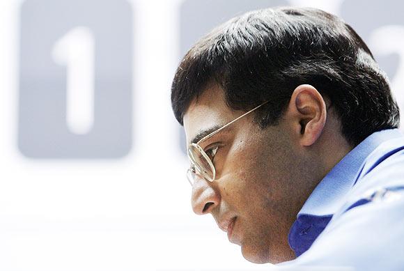 Anand, Gelfand set for Rapid chess tie-break - Rediff Sports