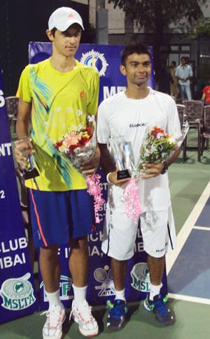 Jeevan Nedunchezhiyan, the winner and runner-up Mate Pavic of Crotia