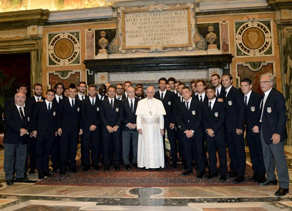The Italian team with Pope Francis