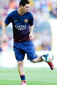 Messi back in training after thigh problem