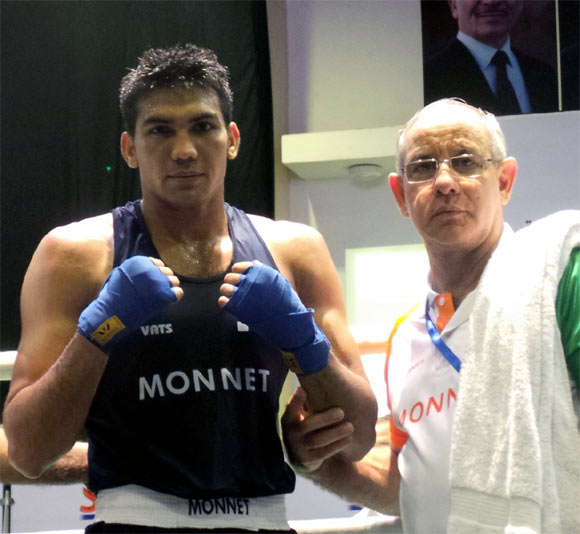 Manoj Kumar (left) with Indian boxing coach Blas Fernandez