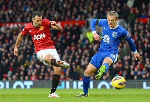 Ryan Giggs of Manchester United scores the opening goal