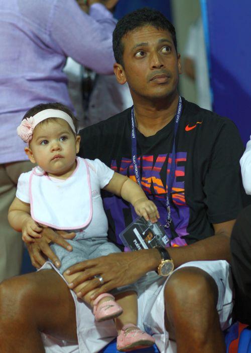 Mahesh Bhupathi with his daughter Saira