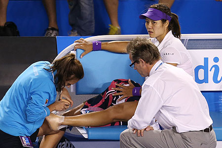Li Na receives medical attention during her women's final against Victoria Azarenka on Saturday