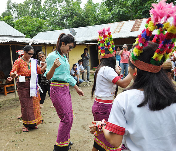 Priyanka Chopra and Mary Kom (left, in black) do the traditional Manipuri dance