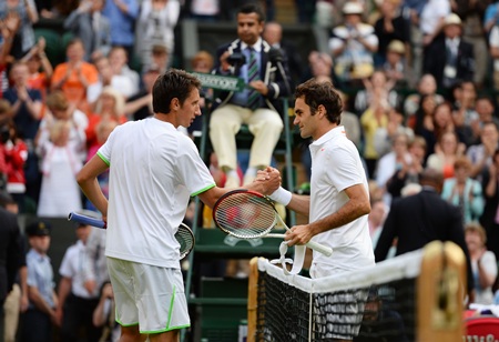 Federer congratulates Sergiy Stakhovsky