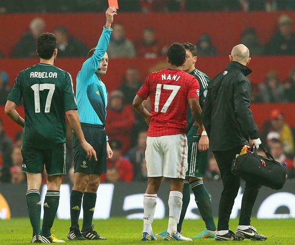 Referee sends off Nani