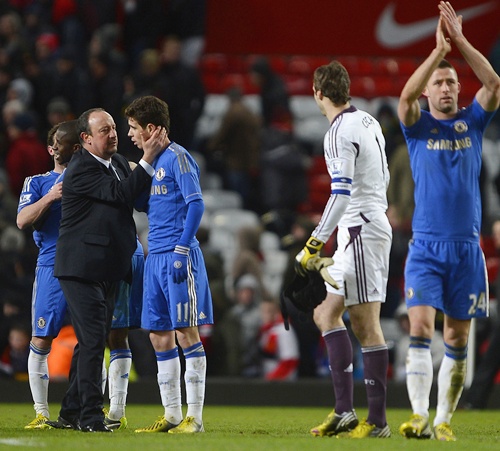 Rafael Benitez celebrates with Chelsea players