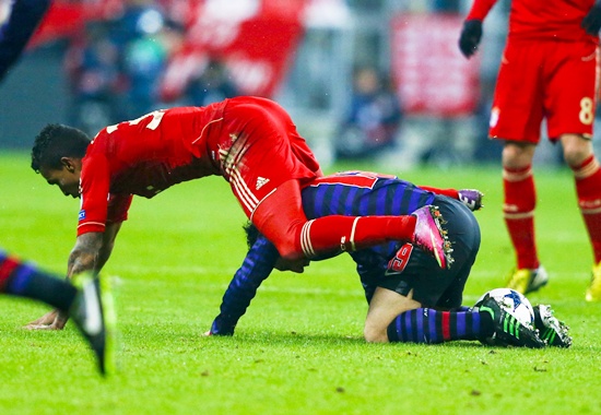 Bayern Munich's Luiz Gustavo (left) falls over Arsenal's Santi Cazorla