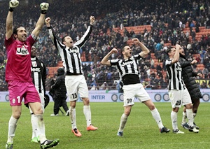 Juventus' players celebrate
