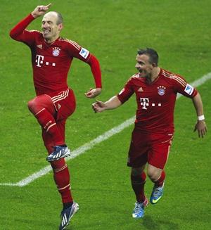 Bayern Munich's Xherdan Shaqiri (right) and Arjen Robben