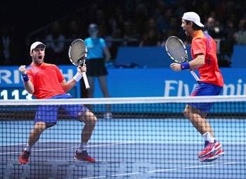 David Marrero (left) and Fernando Verdasco of Spain celebrate victory in their men's doubles match against Leander Paes of India and Radek Stepanek of the Czech Republic
