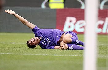 Mario Gomez of ACF Fiorentina is injured during the Serie A match between ACF Fiorentina and Cagliari Calcio