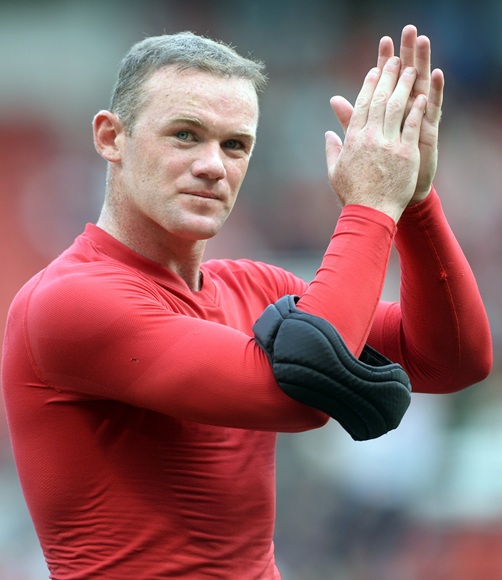 Wayne Rooney of Manchester United applauds the crowd