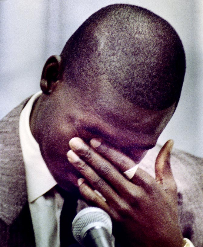 Ben Johnson of Canada breaks down on the witness stand during the second day of his testimony to the Dubin inquiry in Toronto, on June 13, 1989