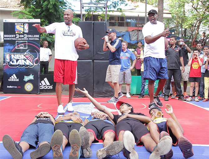 Horace Grant and Ron Harper giving shooting tips to the kids