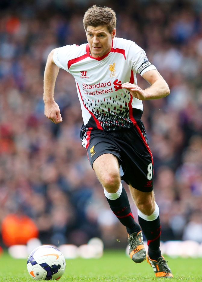 Steven Gerrard of Liverpool runs with the ball
