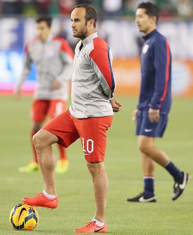 Landon Donovan of USA warms up before the International Friendly against Mexico
