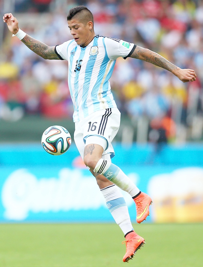Marcos Rojo of Argentina controls the ball