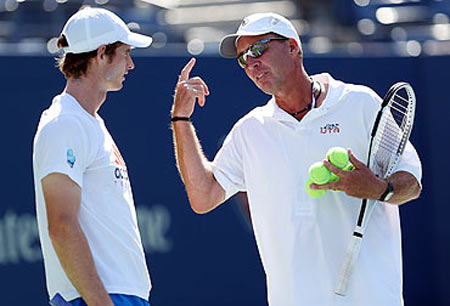 Andy Murray talks with Ivan Lendl during a practice session