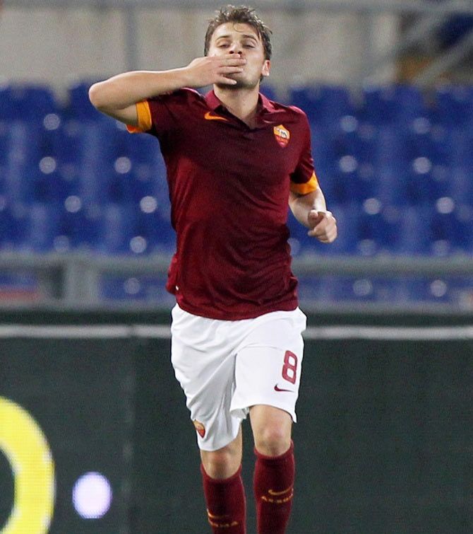 Adem Ljajic of AS Roma celebrates