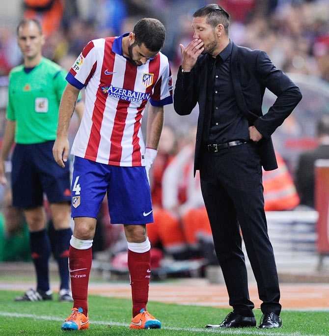 Head coach Diego Simeone of Club Atletico de Madrid has a word with Mario Suarez