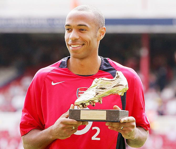 Thierry Henry of Arsenal recieves the Golden shoe before the Barclays Premiership match between Arsenal and Middlesbrough at Highbury in London, on August 22, 2004