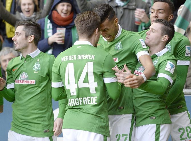  Werder Bremen's Davie Selke, centre, celebrates