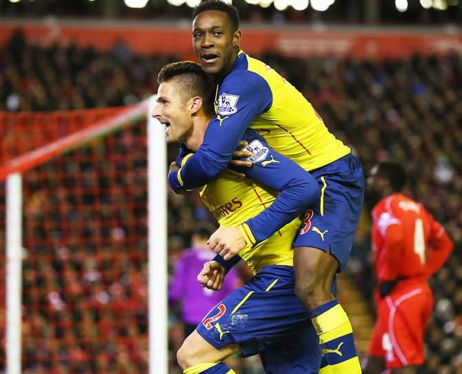 Olivier Giroud of Arsenal celebrates scoring his goal with Danny Welbeck