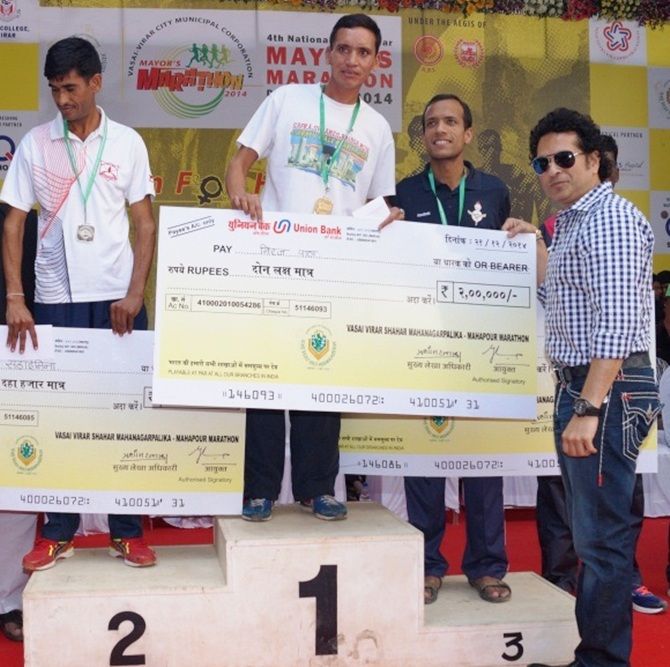 Sachin Tendulkar with full marathon winners