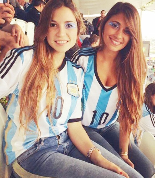 Have You Met Lionel Messi S Sexy Girlfriend Rediff Sports