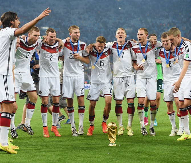 Germany celebrate with the World Cup trophy after defeating Argentina 1-0