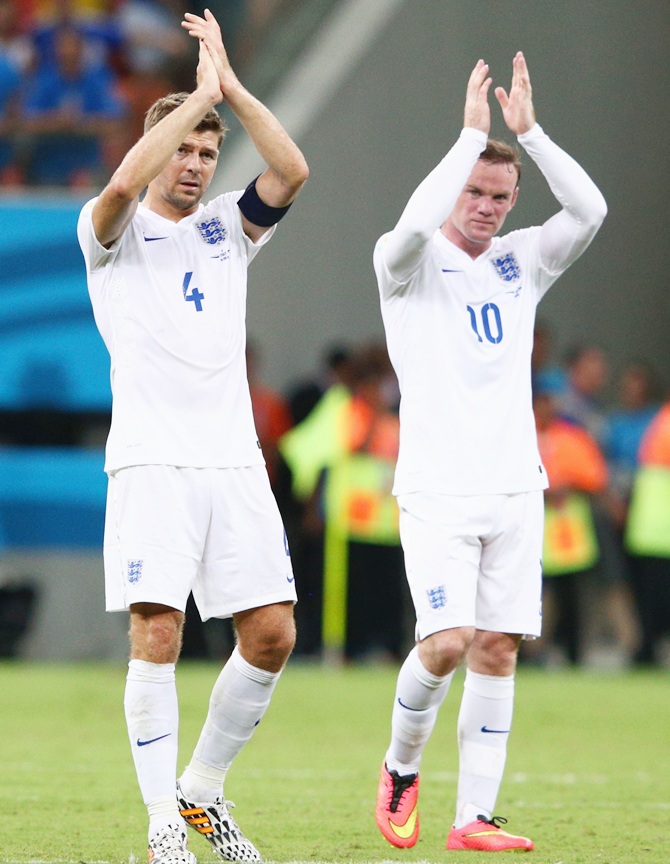 Steven Gerrard of England and Wayne Rooney acknowledge the fans after being defeated by Italy 2-1