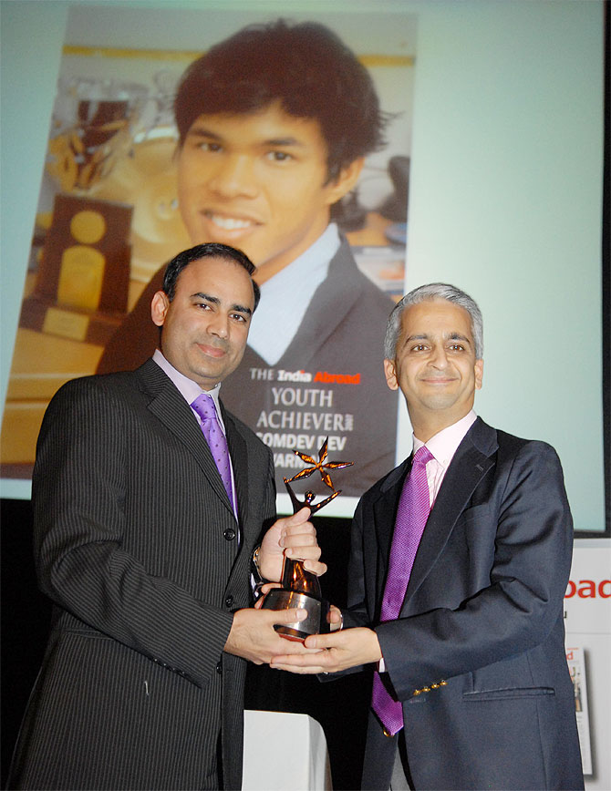 Sunil Gulati, President of the US Soccer Federation (right)