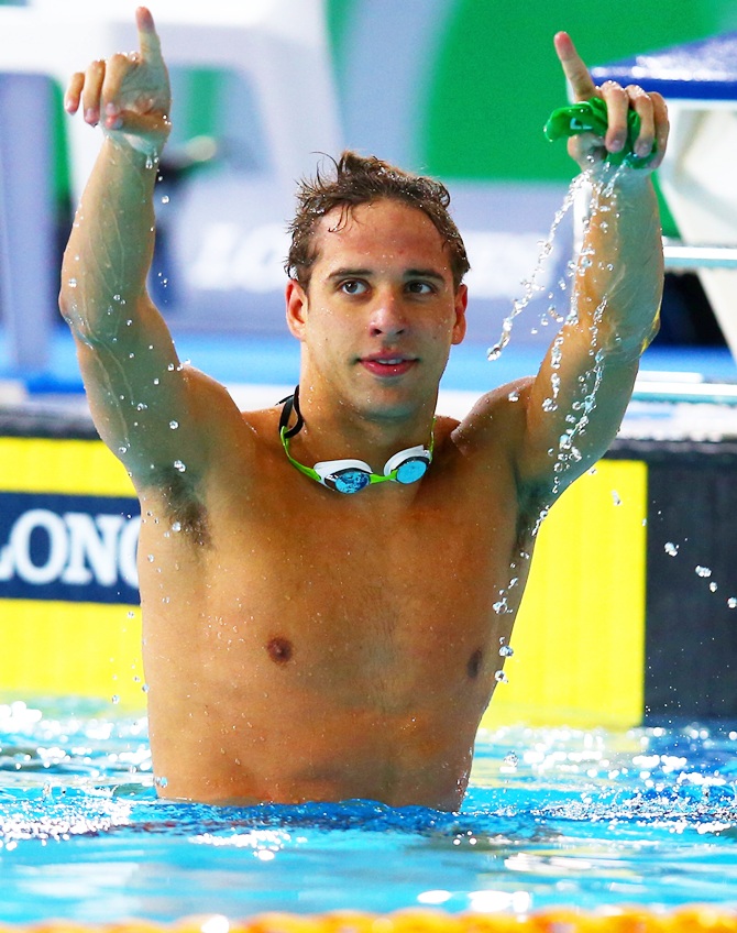 Chad le Clos of South Africa celebrates winning the gold medal in the Men's 100m Butterfly