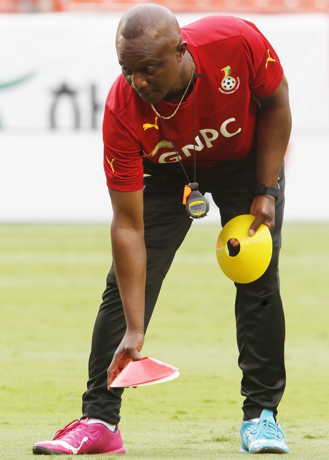 Ghana coach James Kwesi Appiah prepares the pitch for a training session of his squad