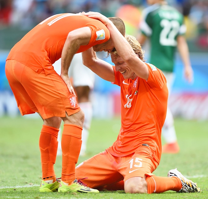 Arjen Robben, left, and Dirk Kuyt of the Netherlands react after defeating Mexico 2-1