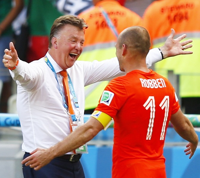 Netherlands coach Louis van Gaal celebrates with Arjen Robben