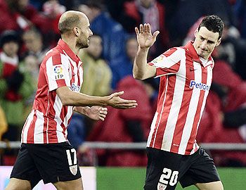 Athletic Bilbao's Aritz Aduriz (right) and teammate Mikel Rico