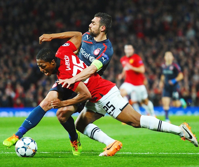 Antonio Valencia of Manchester United tangles with Giannis Maniatis of Olympiacos