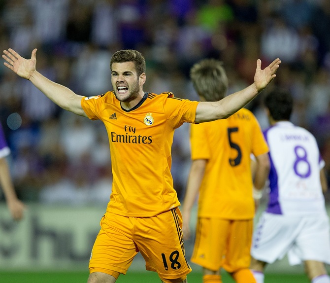 Nacho Fernandez of Real Madrid CF protests to the referee