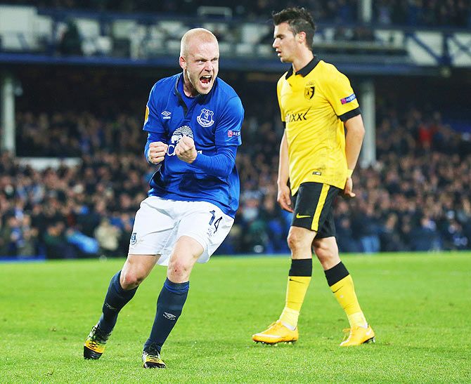 : Steven Naismith of Everton celebrates as he scores their third goal during the UEFA Europa League Group H match between Everton FC and LOSC Lille