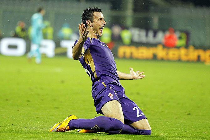 Manuel Pasqual of ACF Fiorentina celebrates after scoring a goal during the UEFA Europa League group K match between ACF Fiorentina and PAOK FC