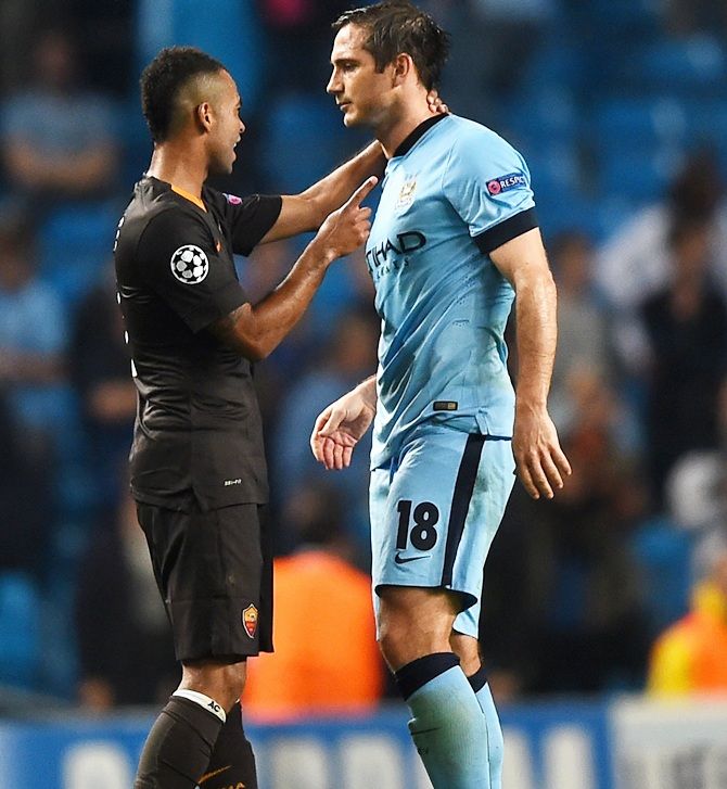 Frank Lampard of Manchester City shakes hands with Ashley Cole of AS Roma 