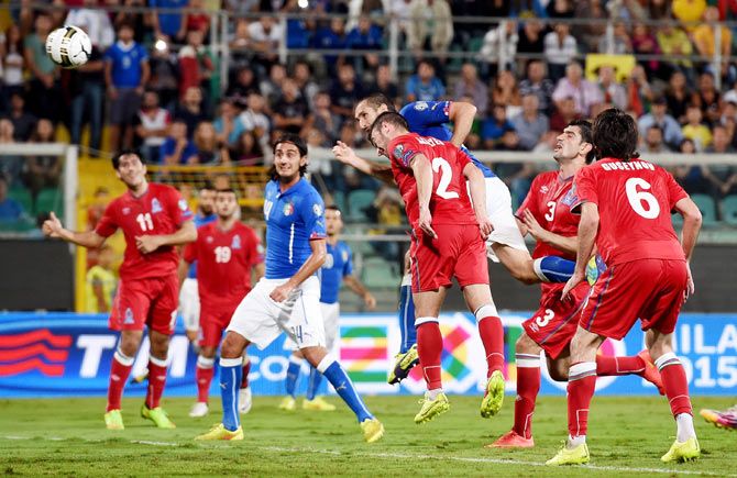 Giorgio Chiellini of Italy (centre) scores the second goal during the EURO 2016 Group H Qualifier match between Italy and Azerbaijan at Stadio Renzo Barbera on October 10, 2014 in Palermo, Italy
