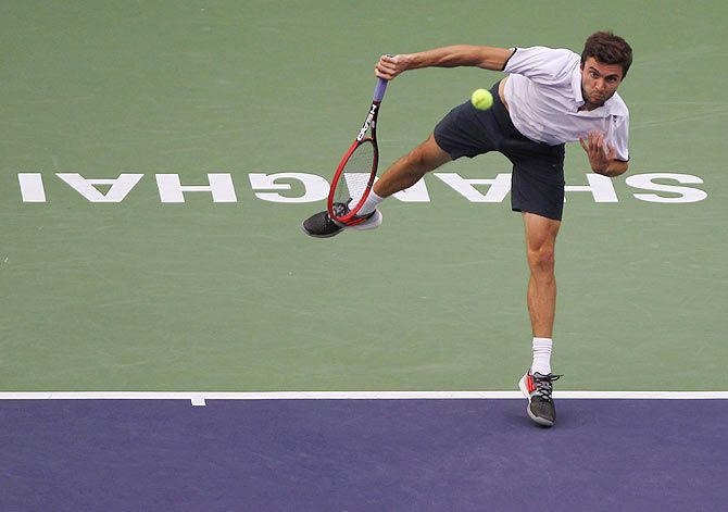  Gilles Simon of France serves during his semi final match against Feliciano Lopez of Spain during the day 7 of the Shanghai Rolex Masters at the Qi Zhong Tennis Center 