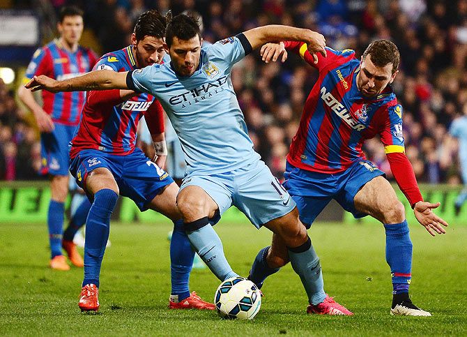 Manchester City's Sergio Aguero is closed down by Crystal Palace Joel Ward (left) and James McArthur