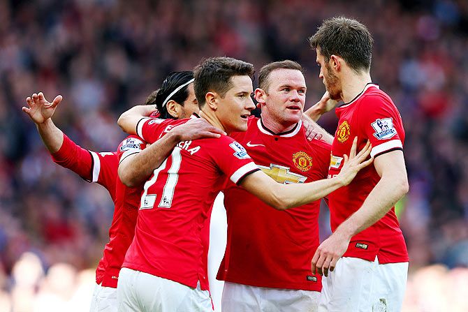Wayne Rooney of Manchester United celebrates with teammates after scoring